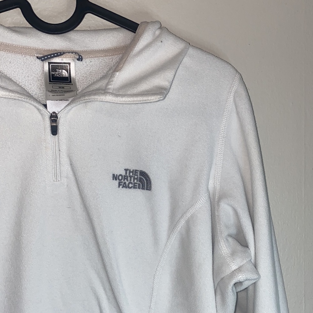 💋White North Face quarter zip polyester pullover!